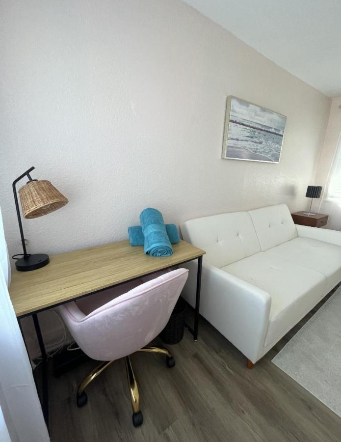 The Blue Wave Suite Unit B เซนต์ปีเตอร์สเบิร์ก ภายนอก รูปภาพ